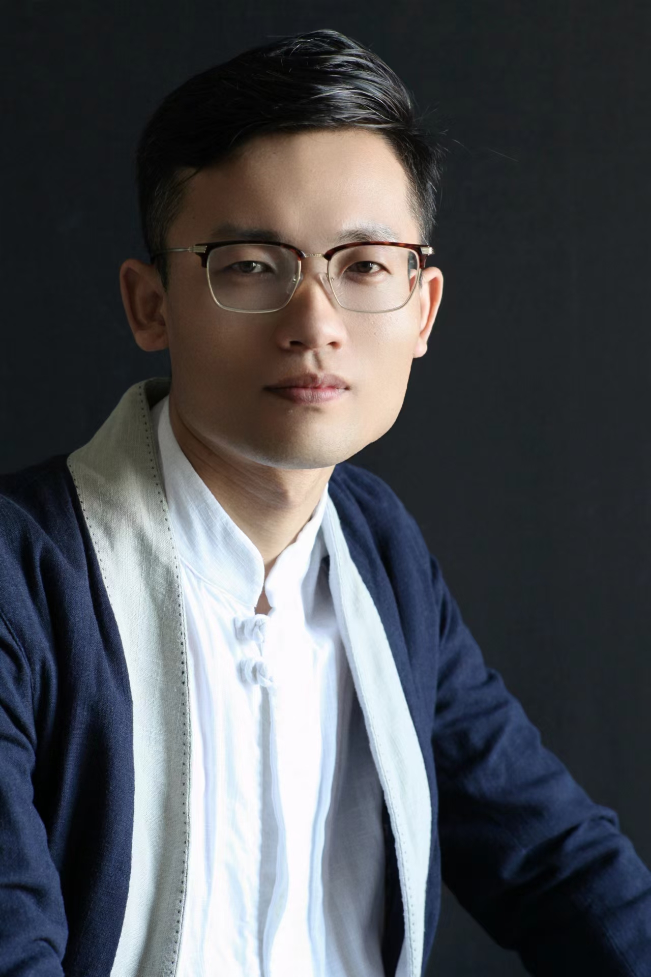 陕西周至中国书画艺术家王朝晖形象照